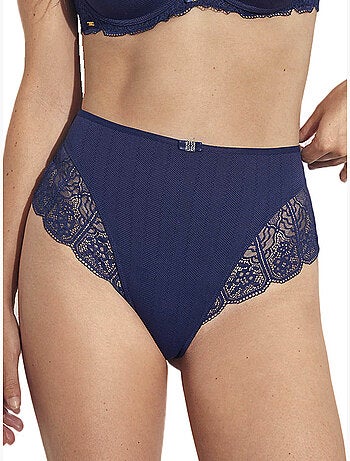 Shorty string Nicole