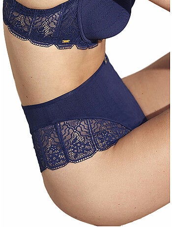 Shorty string Nicole