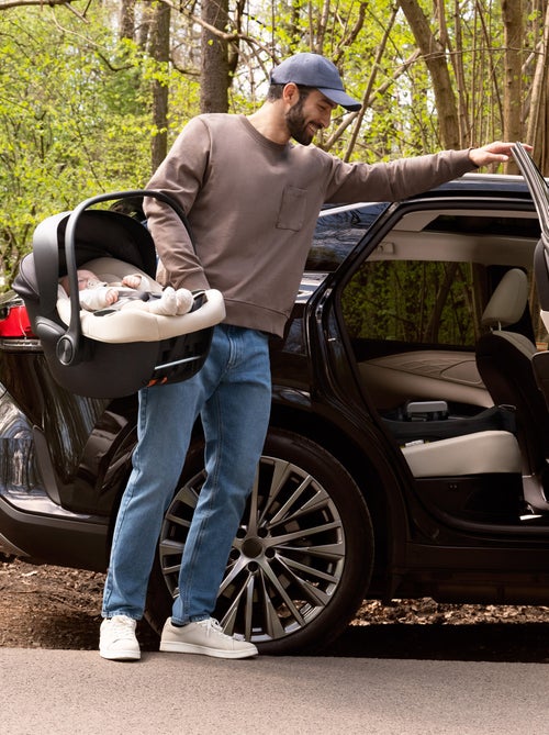 Siège auto isofix bébé rotatif 90° léger avec protection latérale - Kiabi Siège auto isofix bébé rotatif 90° léger avec protection latérale - Kiabi