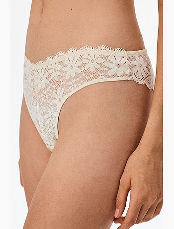 Slip brésilien en dentelle à découpe en v penti