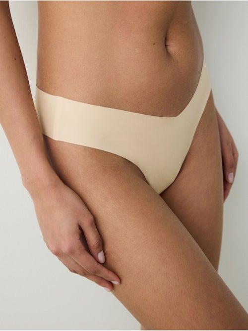 Slip brésilien invisible à découpe laser et forme en v penti - Kiabi Slip brésilien invisible à découpe laser et forme en v penti - Kiabi