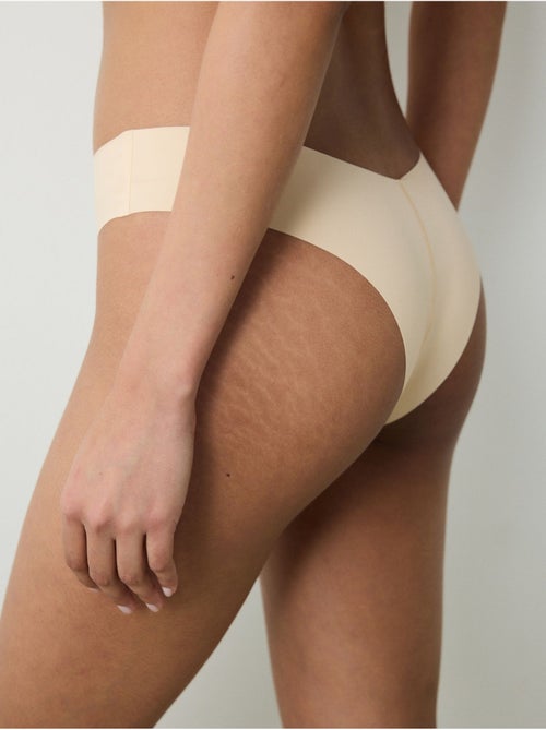 Slip brésilien invisible à découpe laser et forme en v penti - Kiabi Slip brésilien invisible à découpe laser et forme en v penti - Kiabi