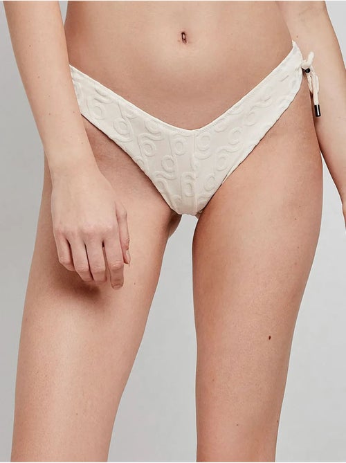 Slip de bikini brésilien avec coupe en v - Kiabi Slip de bikini brésilien avec coupe en v - Kiabi