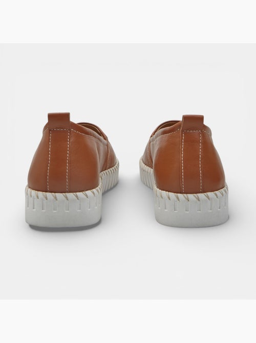 Slip-on en cuir Bata - Kiabi