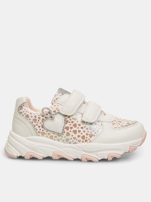 Sneakers avec motif de cœurs et de bouchons BATA - Kiabi