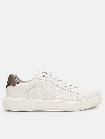 Sneakers Bata Red Label avec logos