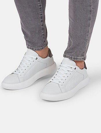 Sneakers Bata Red Label avec logos