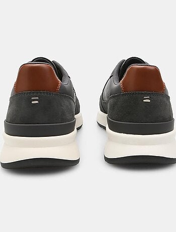 Sneakers en daim confortables BATA