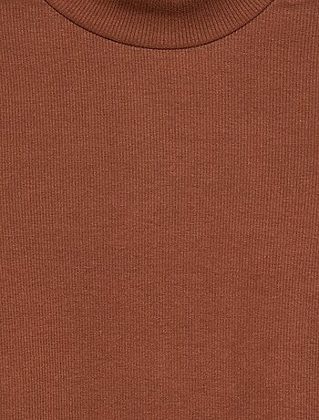 Sous-pull uni avec finitions ondulées