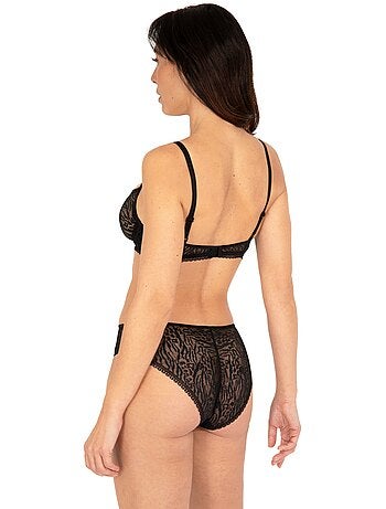 Soutien-gorge à armatures indomptable