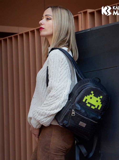 Space Invaders Alien Sac à dos Fashion, Noir - Kiabi Space Invaders Alien Sac à dos Fashion, Noir - Kiabi