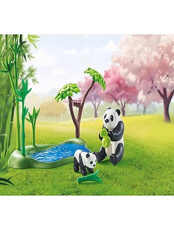 Specials Jardin asiatique avec deux personnages et pandas