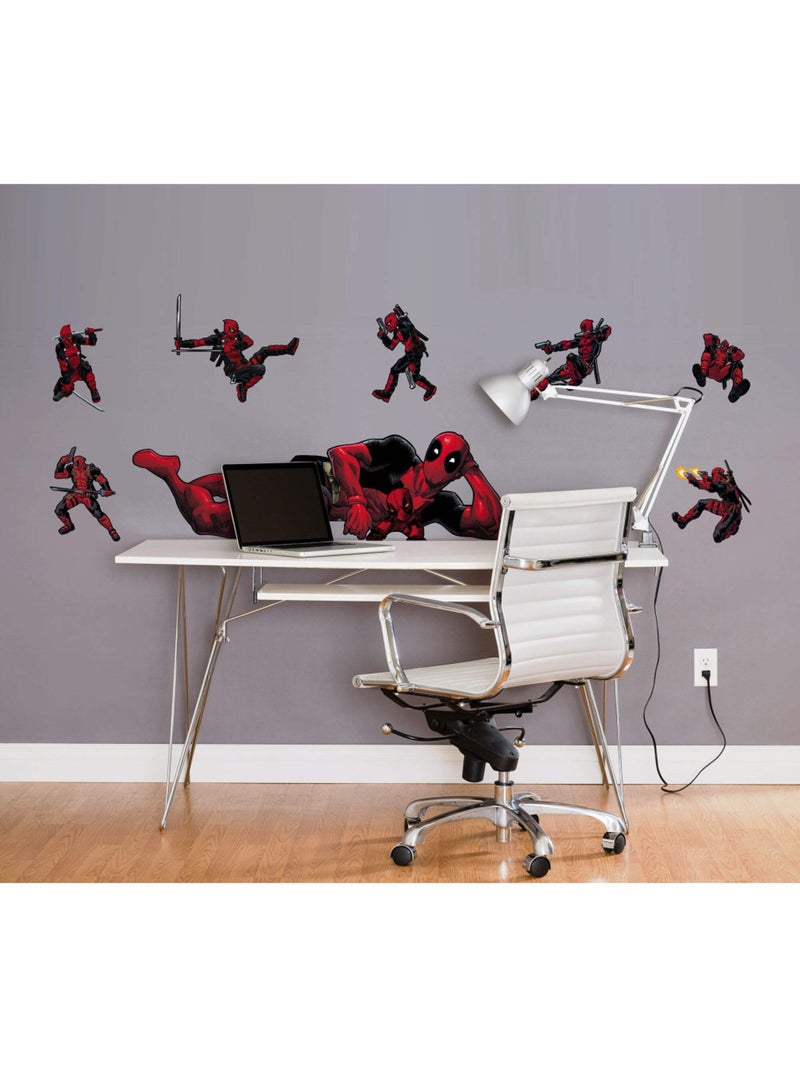 Sticker mural -  Deadpool entrain de poser et de combattre - 100 x 70 cm Multicolore - Kiabi