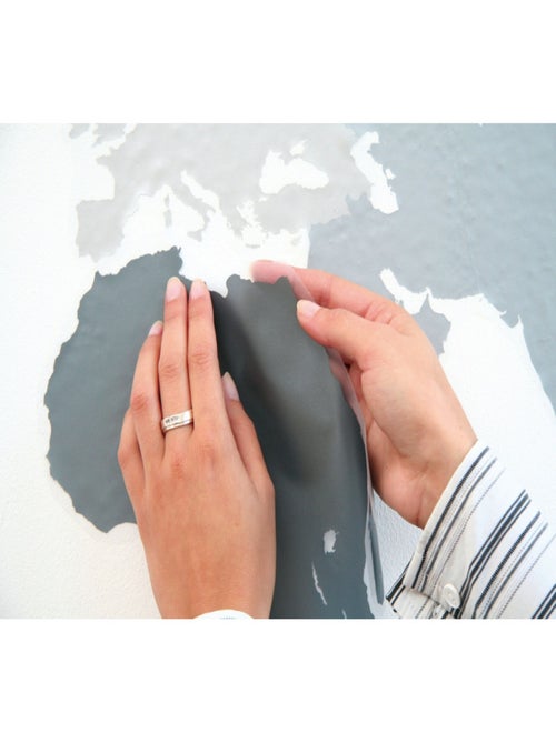 Sticker mural carte du monde couleur grise et noire - 50x70 cm - Kiabi