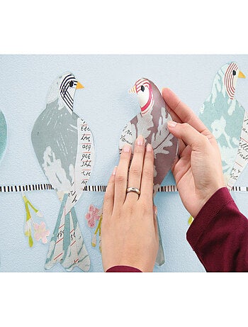 Sticker mural oiseaux avec 12 pigeons posés sur un fil - 50x70 cm