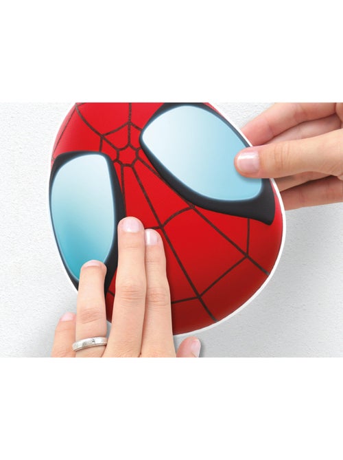 Stickers Muraux Marvel - Spidey est suspendue en dessous des feux de circulation  - 50x70 cm - Kiabi