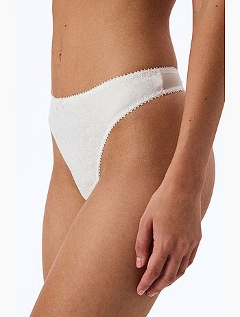 String fleuri en satin cassé penti