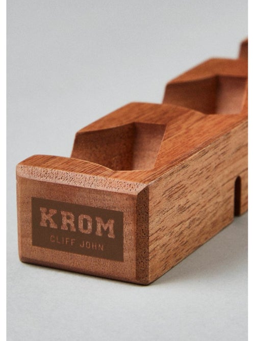 Support kendama john cliff en acajou - Kiabi Support kendama john cliff en acajou - Kiabi
