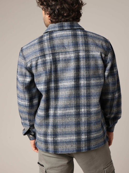 Surchemise à carreaux avec poches poitrine à rabat
 'Deeluxe' - Kiabi