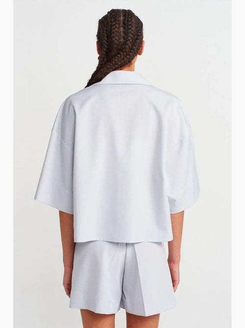 Surchemise courte oversize en crêpe dilvin - Kiabi Surchemise courte oversize en crêpe dilvin - Kiabi