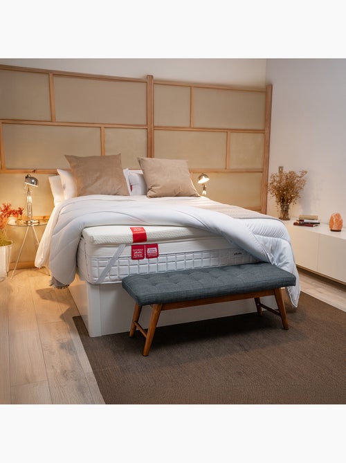 Surmatelas viscoélastique d'hôtel - ignifuge et anti-punaises de lit - confort 5 étoiles - Kiabi Surmatelas viscoélastique d'hôtel - ignifuge et anti-punaises de lit - confort 5 étoiles - Kiabi