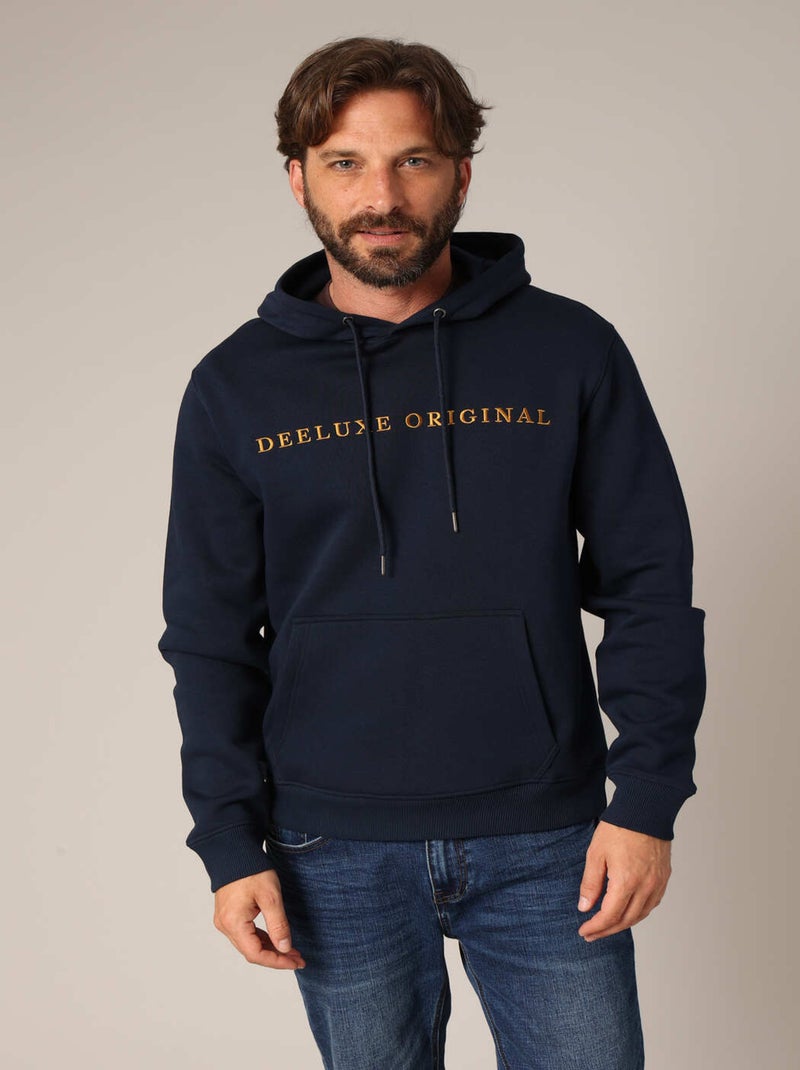 Sweat à capuche en molleton avec inscription brodée "DEELUXE ORIGINAL".
 'Deeluxe' Bleu nuit - Kiabi