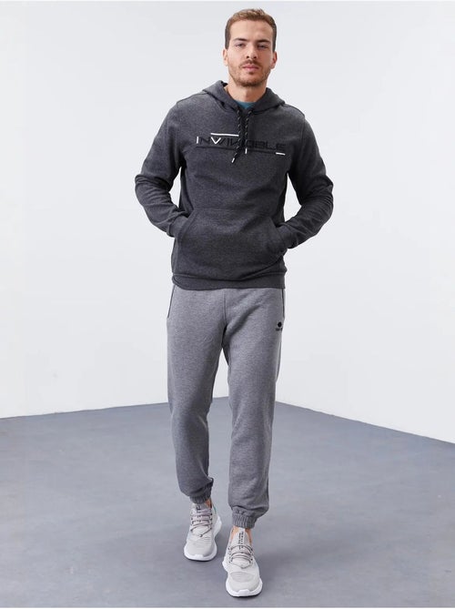 Sweat à capuche homme imprimé avec poche tommy - Kiabi Sweat à capuche homme imprimé avec poche tommy - Kiabi
