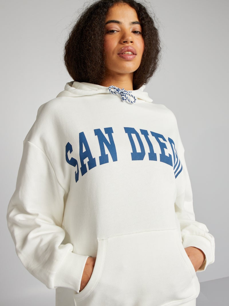 Sweat à capuche 'San Diego' avec poche kangourou Blanc - Kiabi