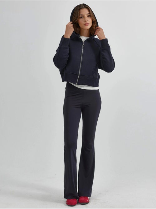 Sweat à capuche zippé coupe décontractée - Kiabi Sweat à capuche zippé coupe décontractée - Kiabi