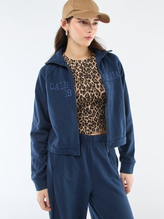 Sweat court zippé à message brodé