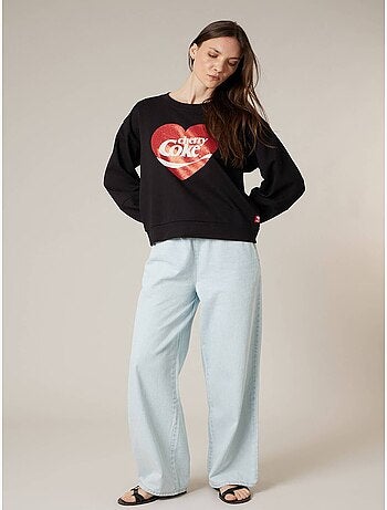 Sweat femme en coton doux deeluxe x COCA-Cola
'Deeluxe'