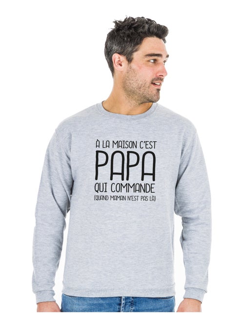 Sweat Homme - A LA MAISON C'EST PAPA QUI COMMANDE 2 WAF - Kiabi