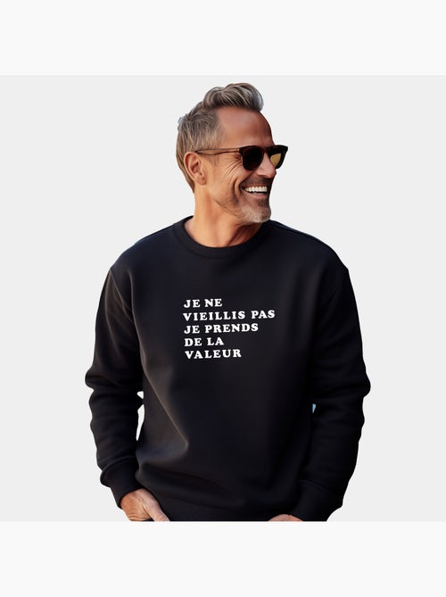 Sweat Homme - JE NE VIEILLIS PAS JE PRENDS DE LA VALEUR COLORE - Kiabi