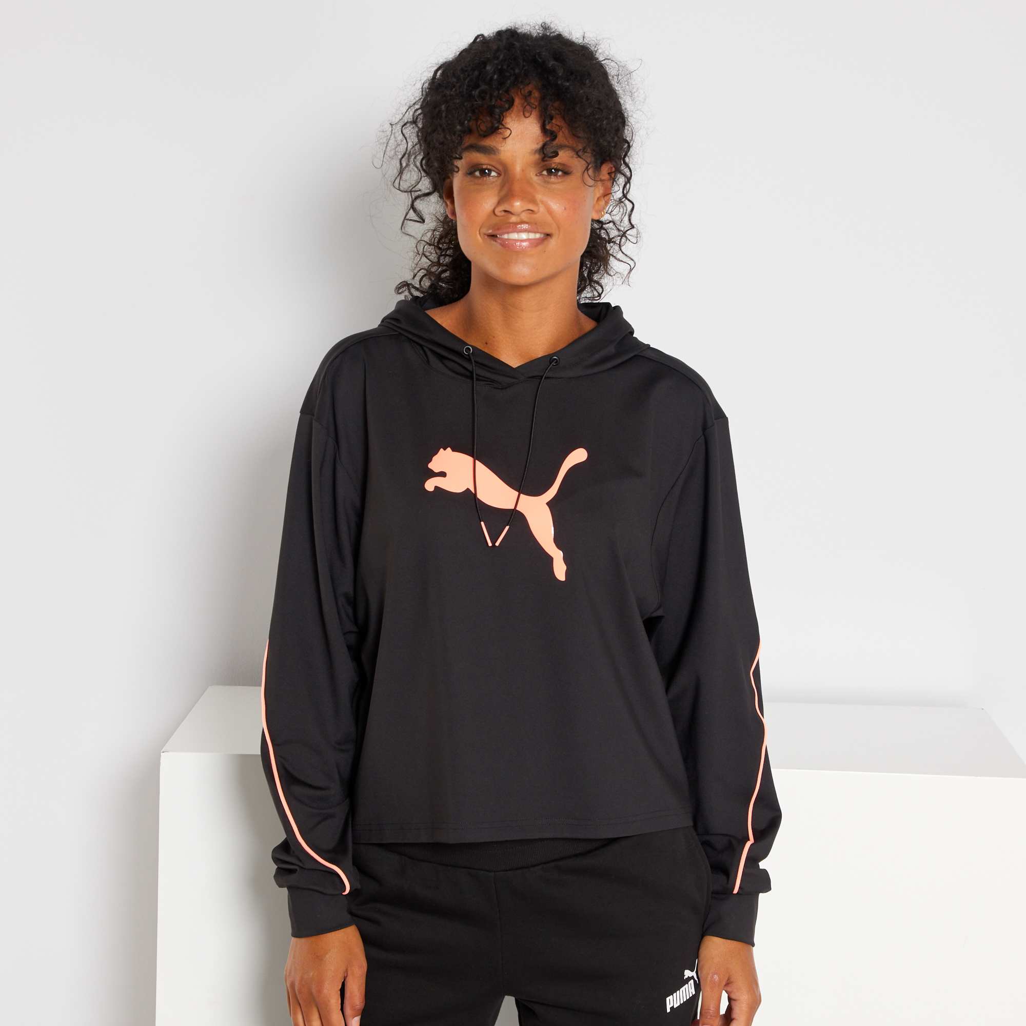  Sweat  l ger  capuche Puma femme  noir Kiabi 50 00 