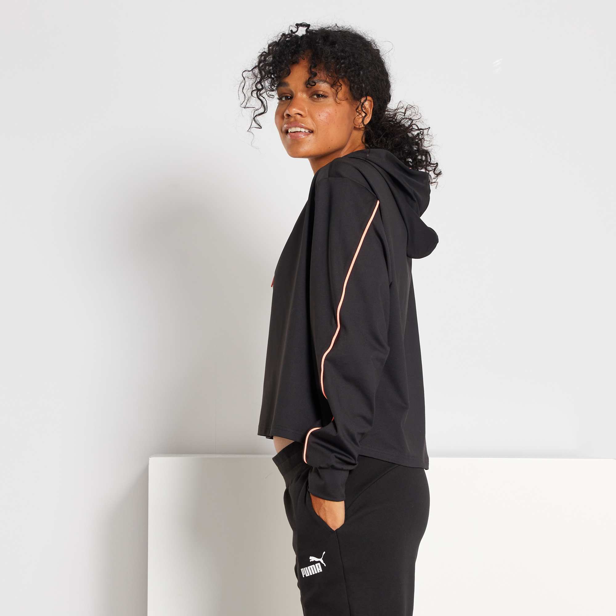  Sweat  l ger  capuche Puma femme  noir Kiabi 50 00 