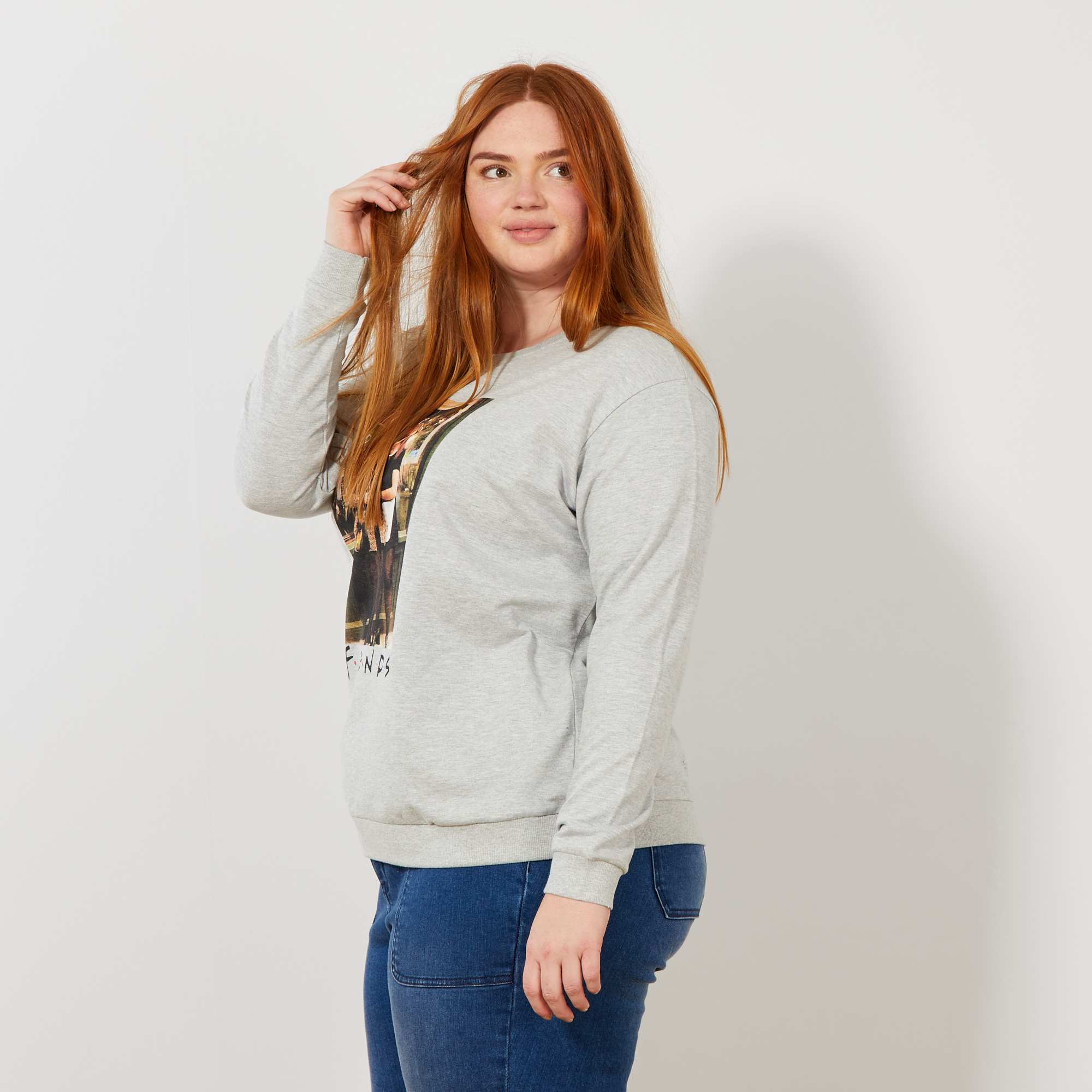  Sweat  l ger Friends Grande taille femme  gris Kiabi 