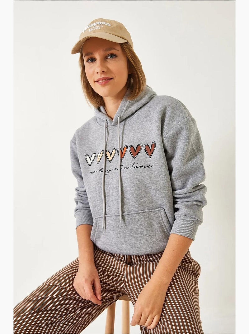 Sweat-shirt à capuche à triple fil brossé et imprimé cœur lucci Gris - Kiabi
