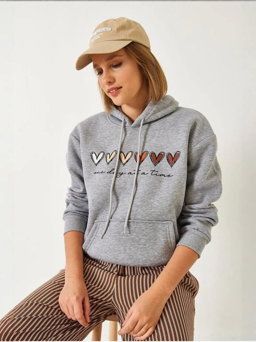 Sweat-shirt à capuche à triple fil brossé et imprimé cœur lucci - Kiabi