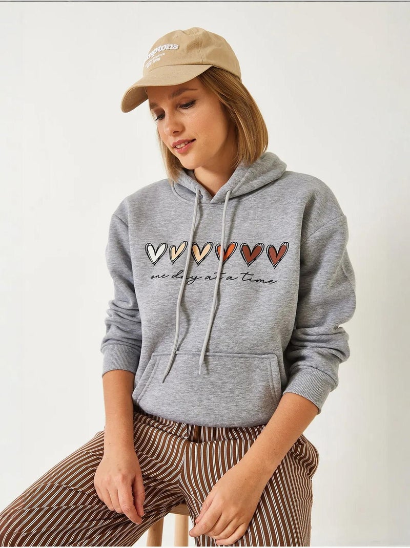 Sweat-shirt à capuche à triple fil brossé et imprimé cœur lucci Gris - Kiabi