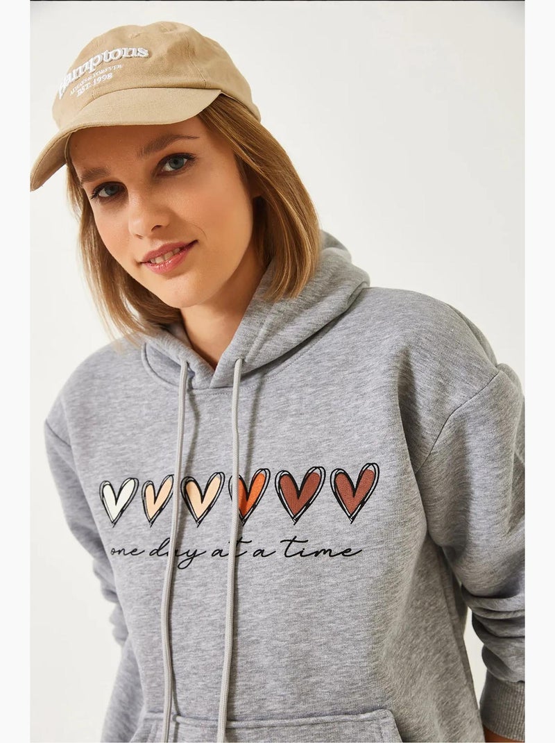 Sweat-shirt à capuche à triple fil brossé et imprimé cœur lucci Gris - Kiabi
