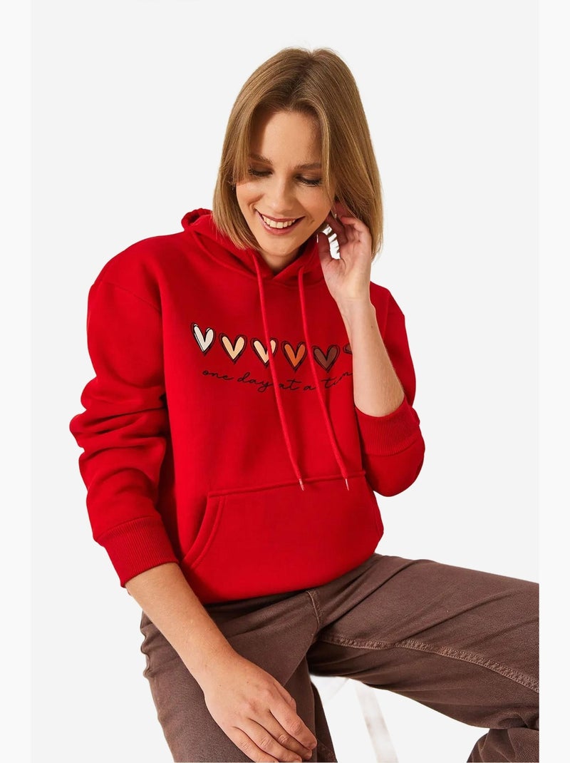 Sweat-shirt à capuche à triple fil brossé et imprimé cœur lucci Rouge - Kiabi