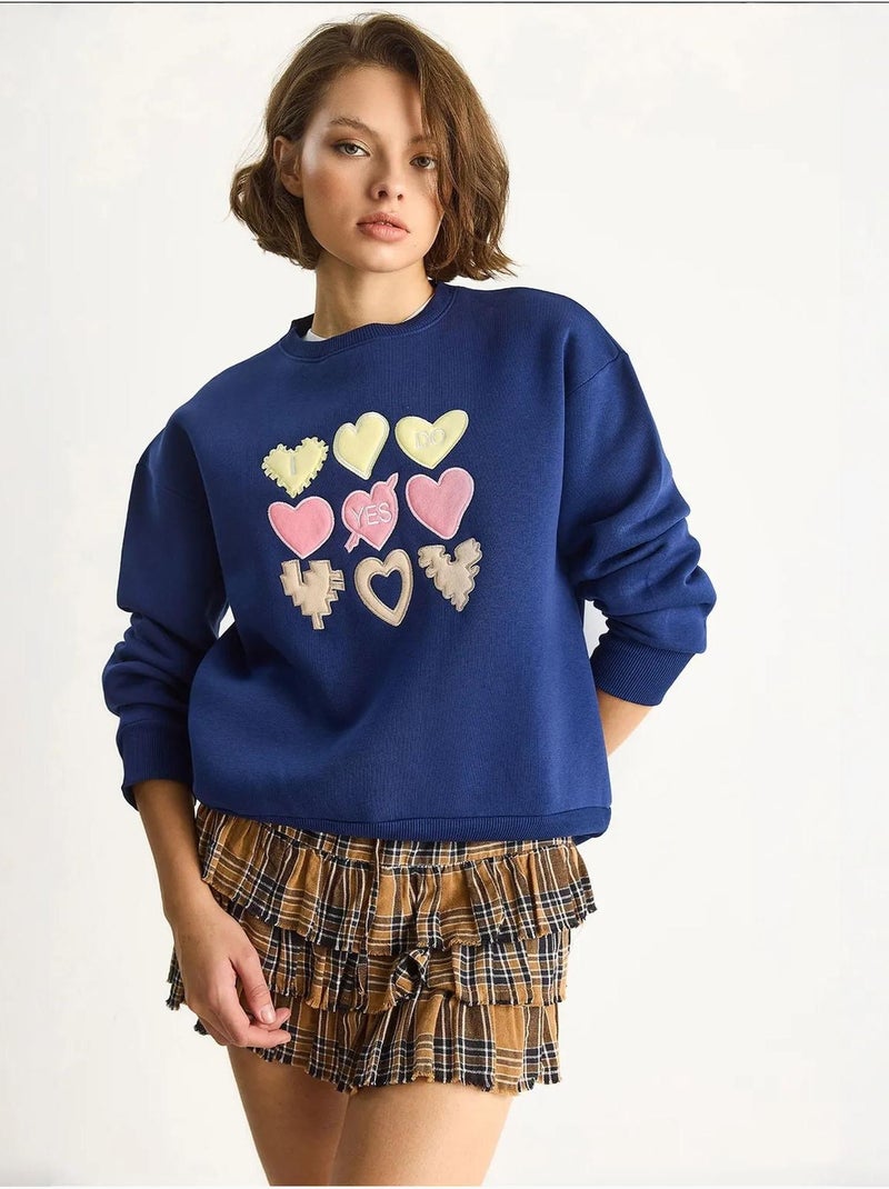 Sweat-shirt à col rond et coupe décontractée avec écusson cœur Bleu marine - Kiabi
