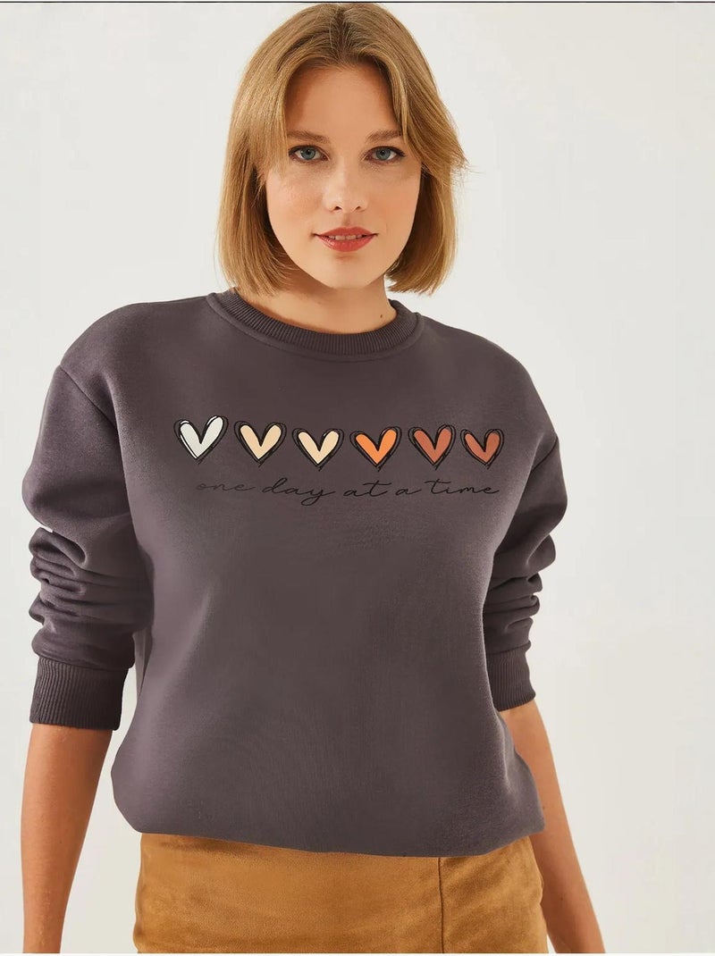 Sweat-shirt à imprimé cœur et col rond lucci Gris Noir - Kiabi