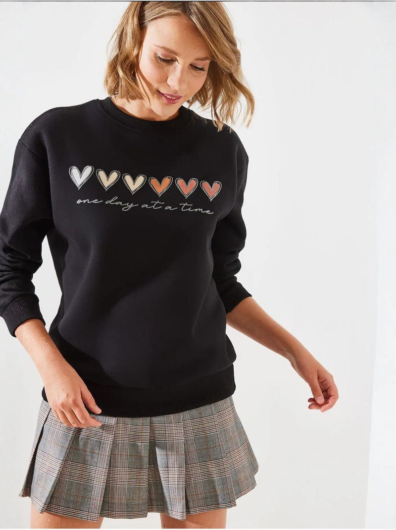 Sweat-shirt à imprimé cœur et col rond lucci Noir - Kiabi