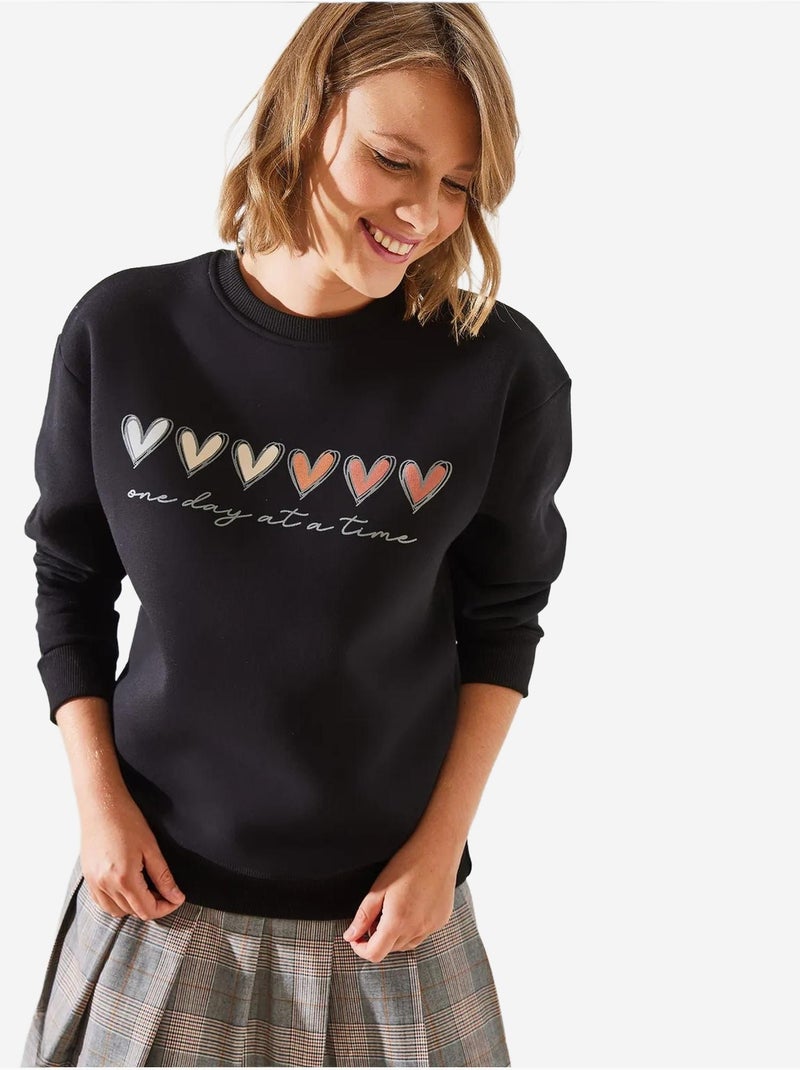 Sweat-shirt à imprimé cœur et col rond lucci Noir - Kiabi