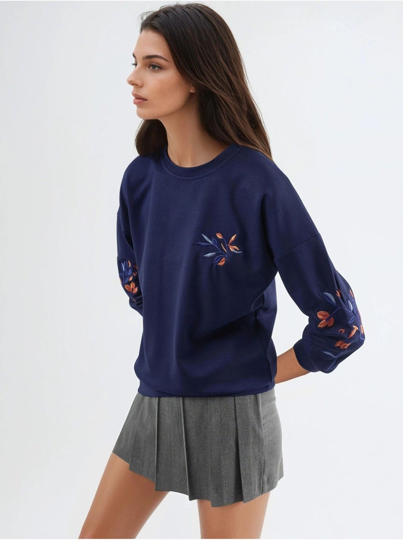 Sweat-shirt brodé à col rond et coupe confortable Bleu marine - Kiabi