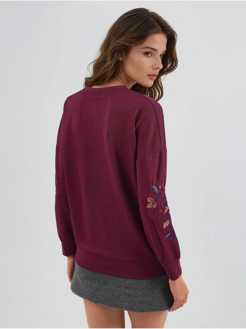 Sweat-shirt brodé à col rond et coupe confortable - Kiabi Sweat-shirt brodé à col rond et coupe confortable - Kiabi