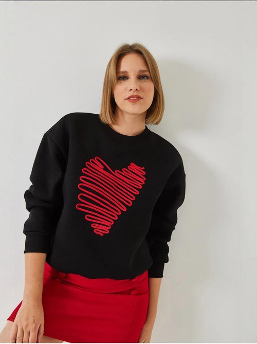Sweat-shirt brodé cœur lucci - Kiabi Sweat-shirt brodé cœur lucci - Kiabi