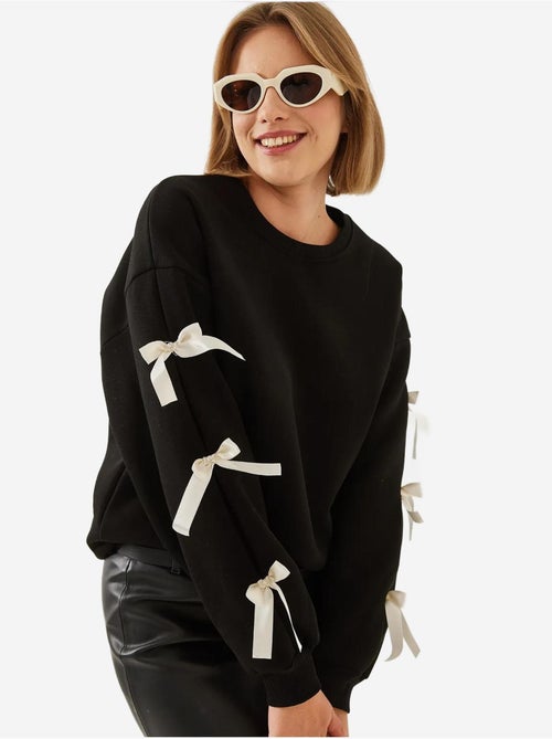 Sweat-shirt brossé trois fils bianco lucci avec manches à nœud - Kiabi Sweat-shirt brossé trois fils bianco lucci avec manches à nœud - Kiabi