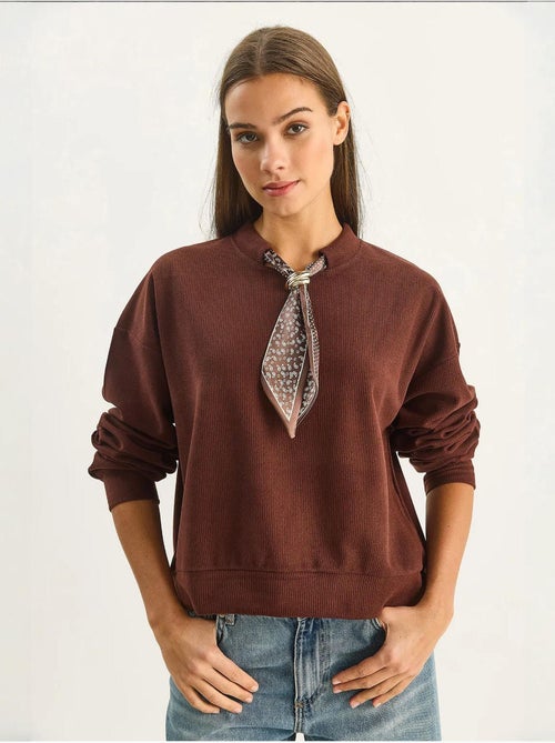 Sweat-shirt côtelé à col rond avec détail d'écharpe - Kiabi Sweat-shirt côtelé à col rond avec détail d'écharpe - Kiabi